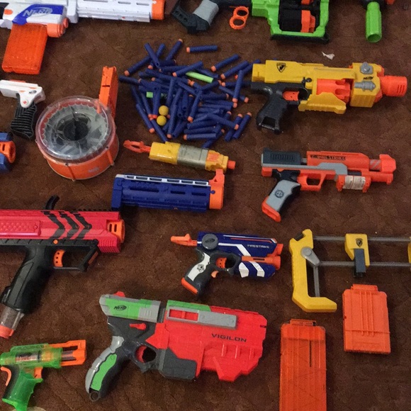 Nerf guns 100+ Bullets 9 Attachments 11+ guns - Picture 3 of 5